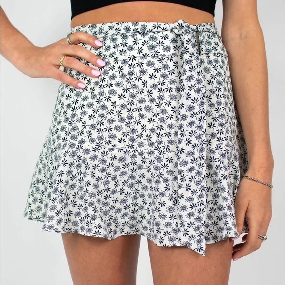 Grey Bandit size small skort - Picture 5 of 7